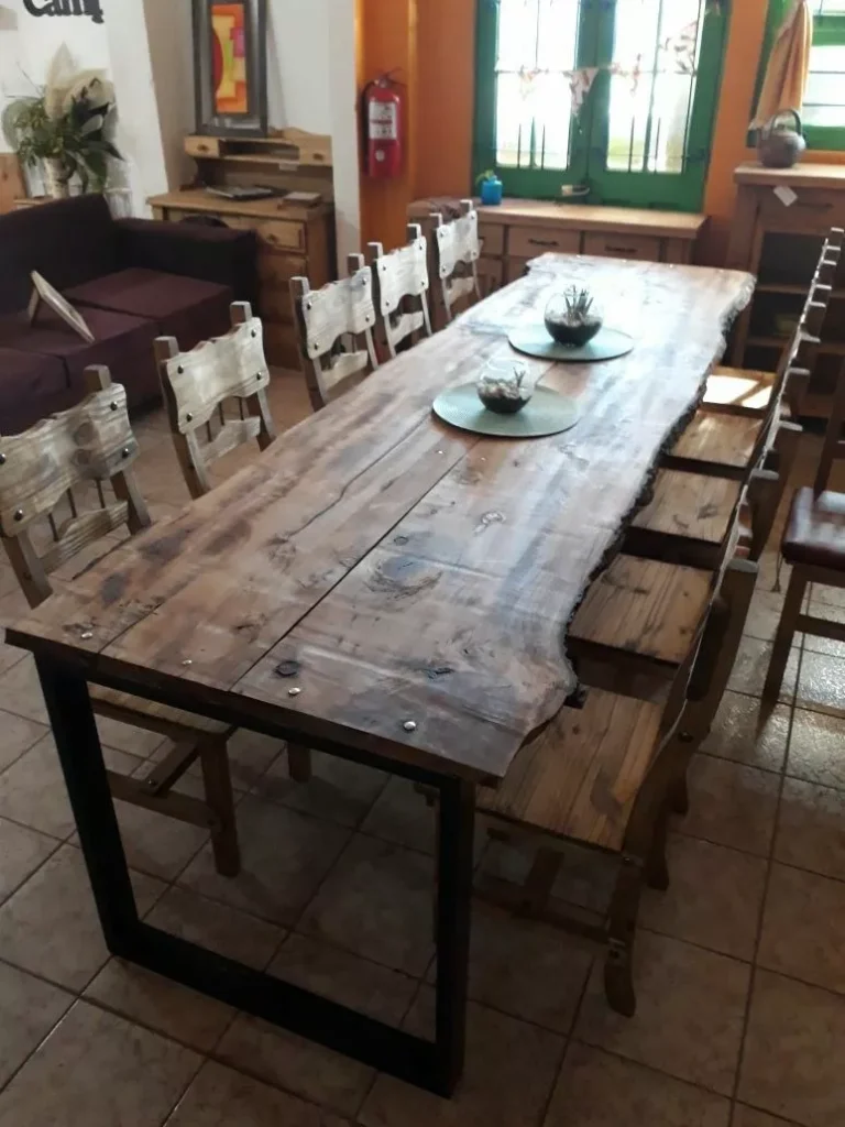 Mesa para Quincho Estilo Campo con 10 sillas, de estilo rústico